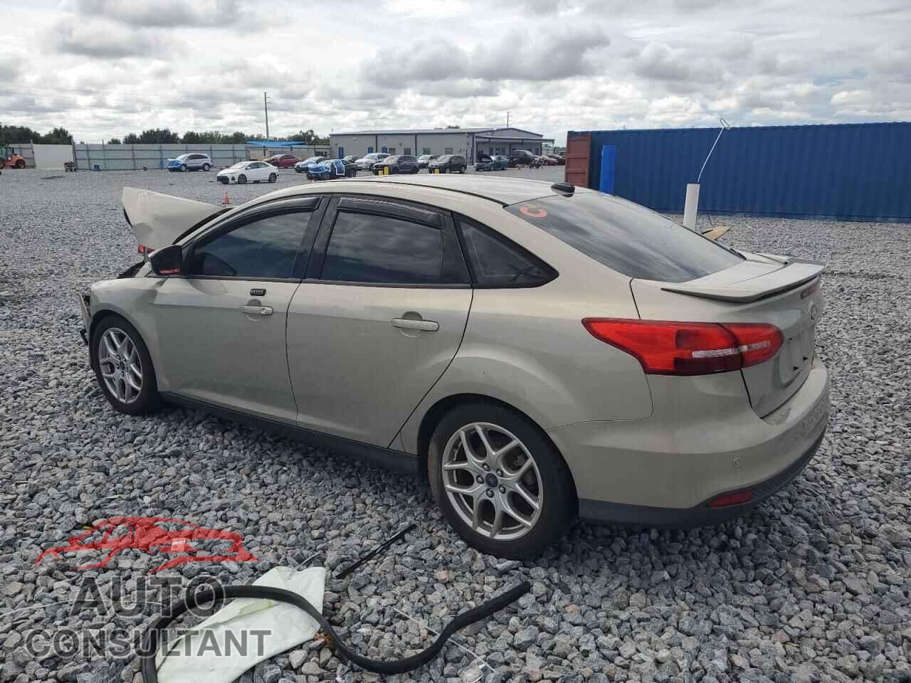 FORD FOCUS 2015 - 1FADP3F21FL247239