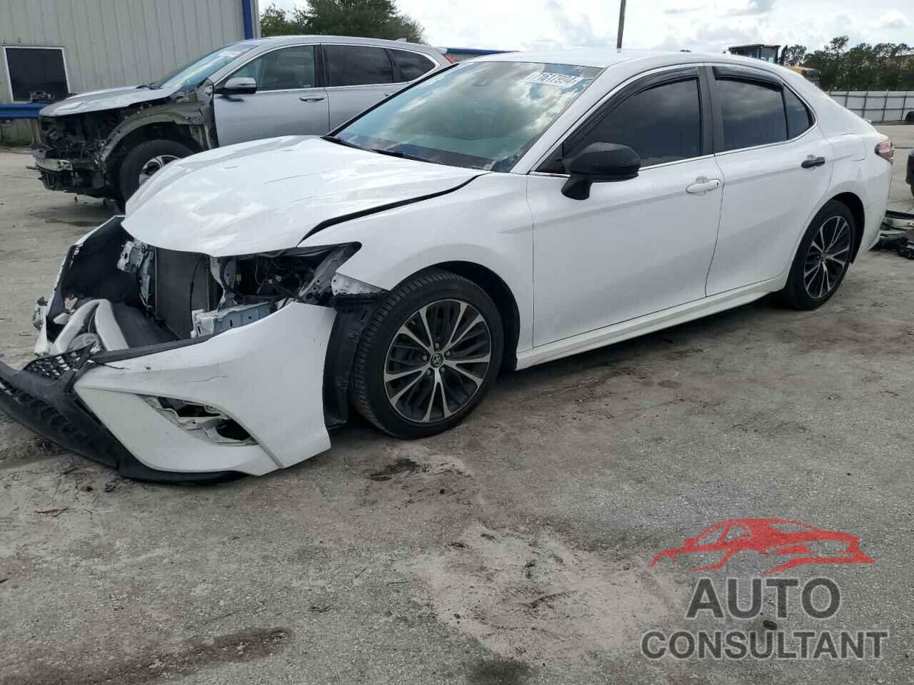 TOYOTA CAMRY 2018 - 4T1B11HK3JU575992