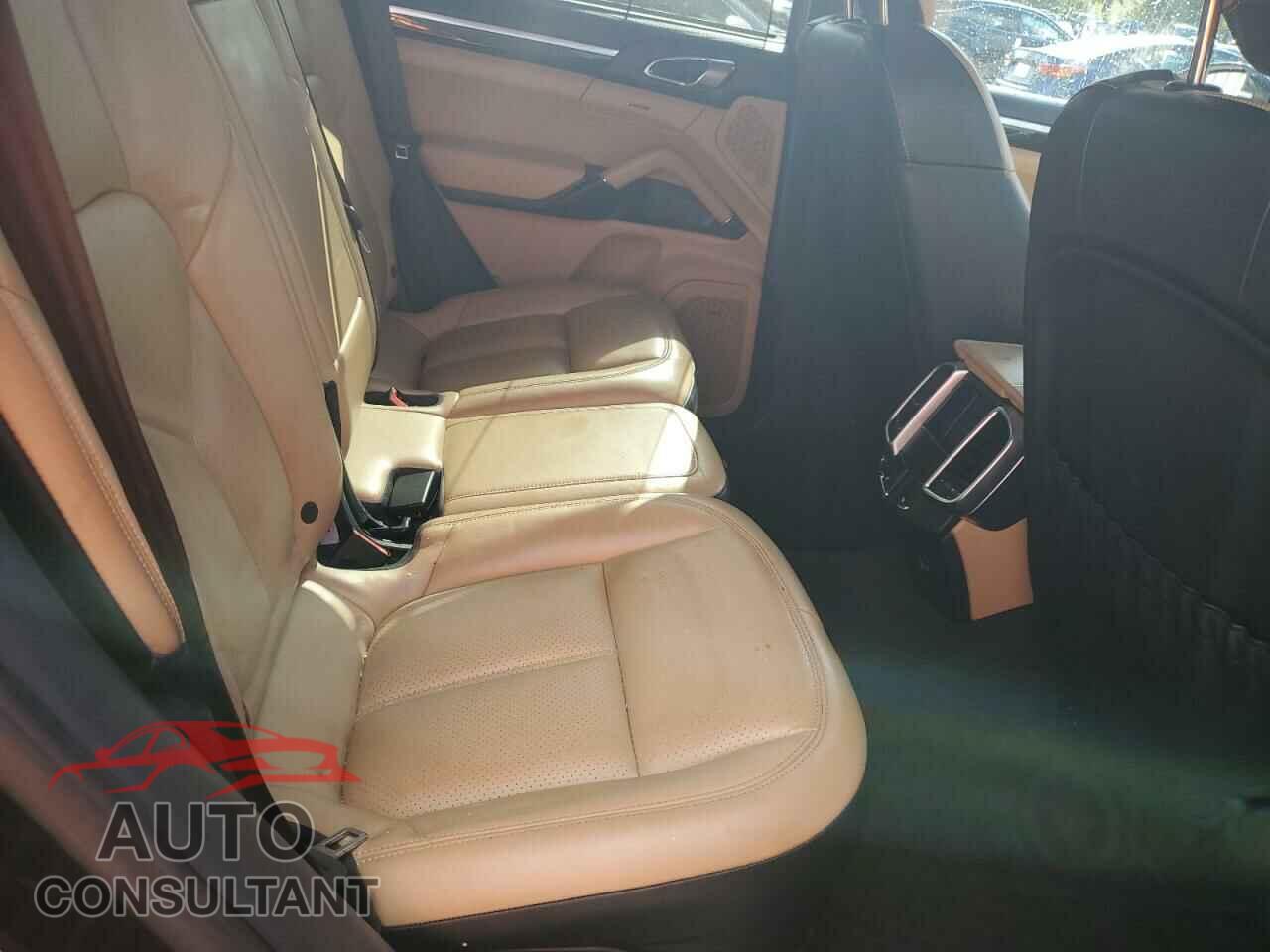 PORSCHE CAYENNE 2018 - WP1AA2A29JKA05716