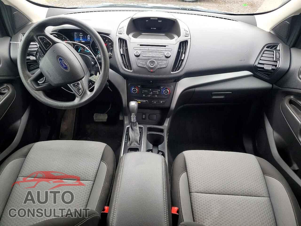 FORD ESCAPE 2017 - 1FMCU9GD2HUC75433