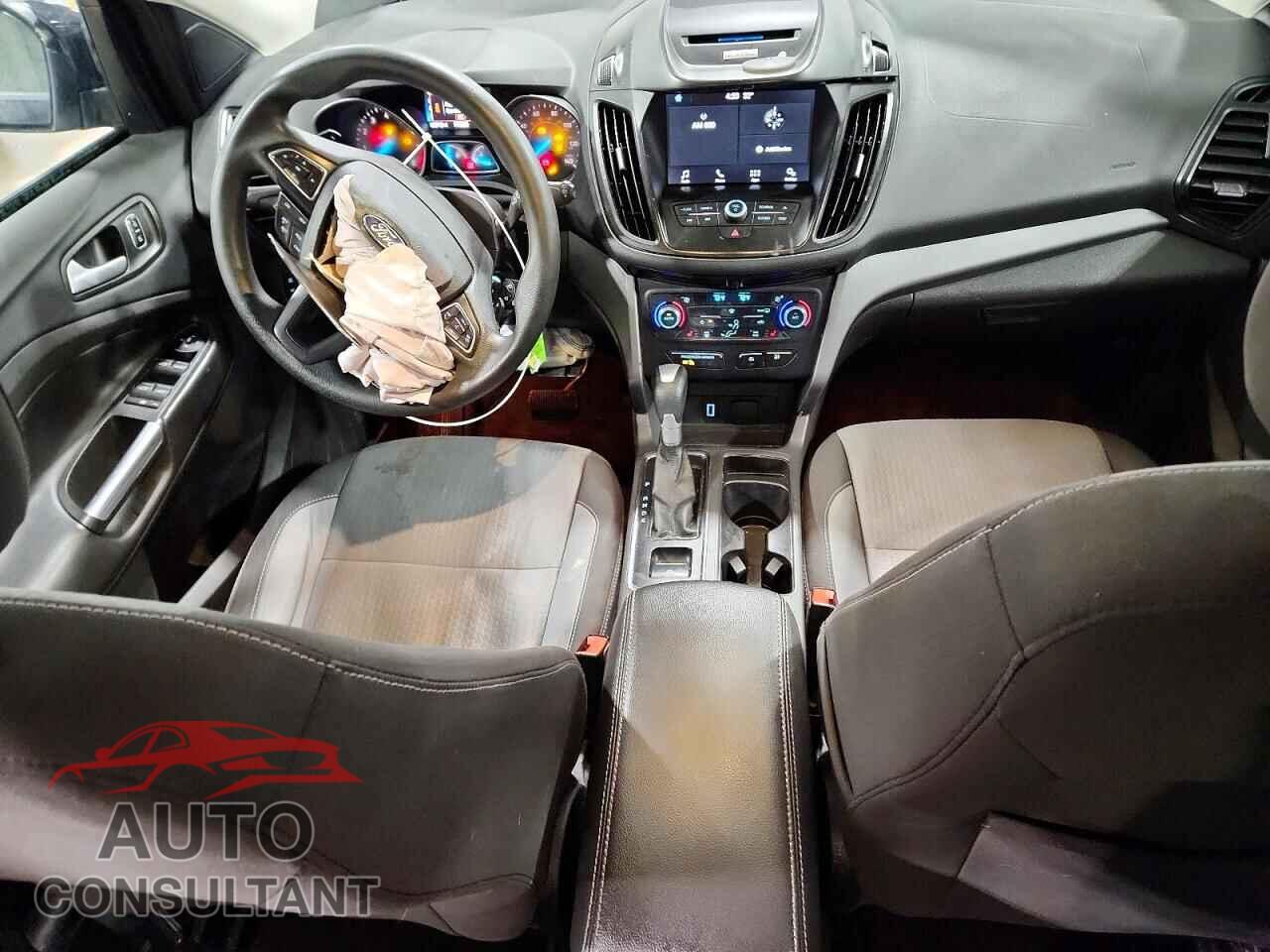 FORD ESCAPE 2017 - 1FMCU9GD5HUD52182