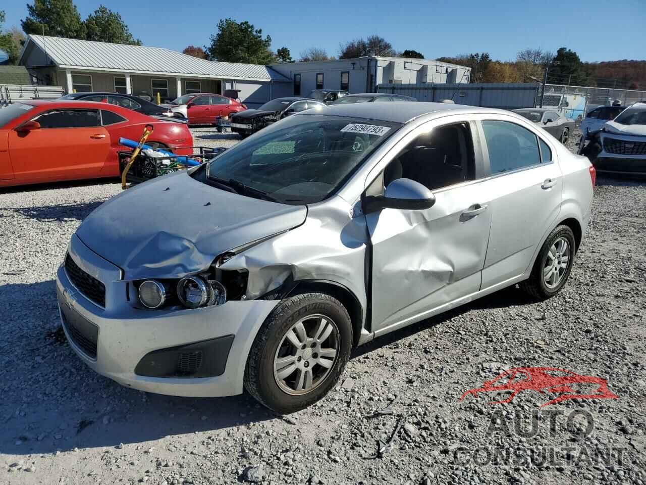 CHEVROLET SONIC 2015 - 1G1JC5SH4F4110460