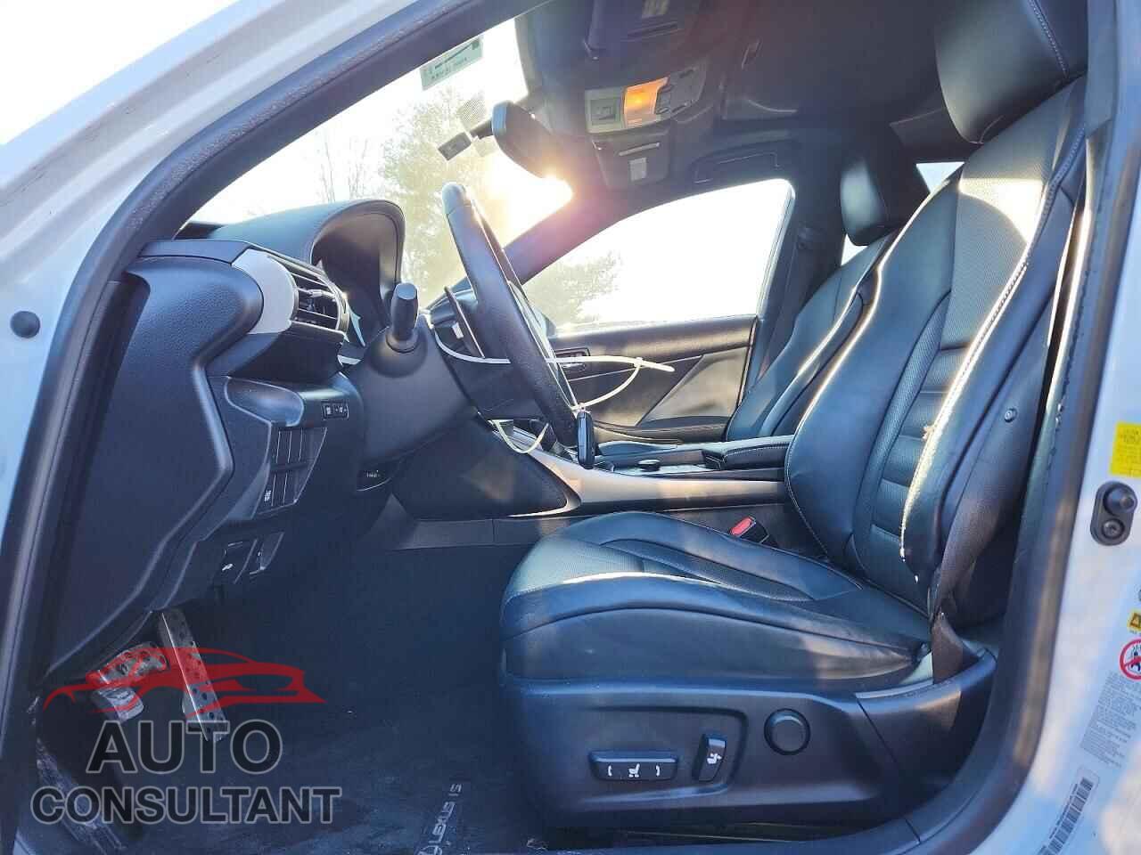 LEXUS IS 2015 - JTHBE1D25F5015213