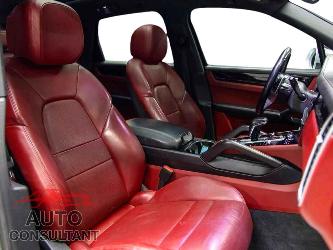 PORSCHE CAYENNE 2019 - WP1AA2AYXKDA15519