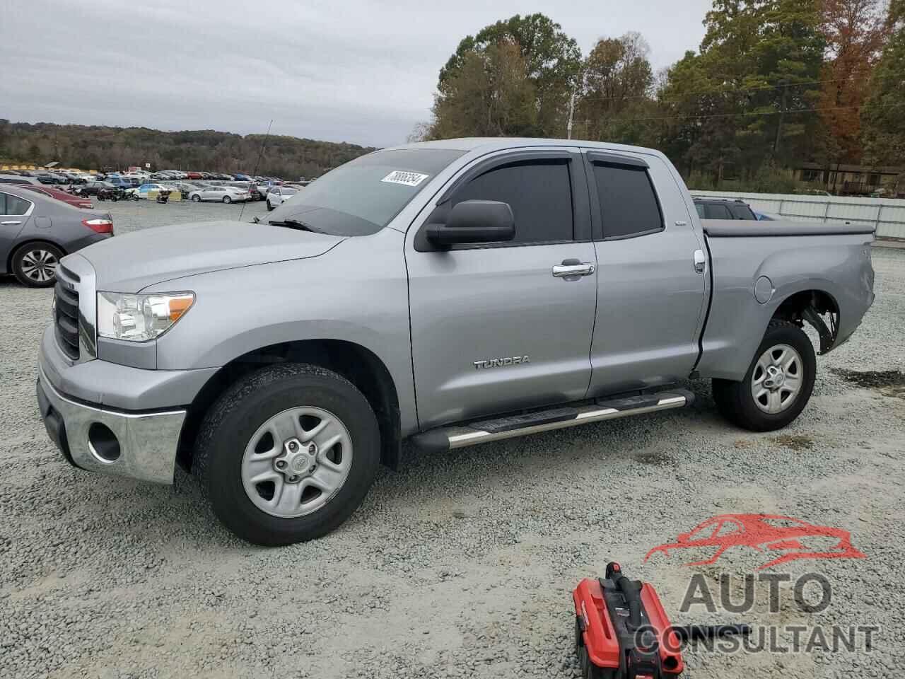 TOYOTA TUNDRA 2011 - 5TFRM5F18BX035694