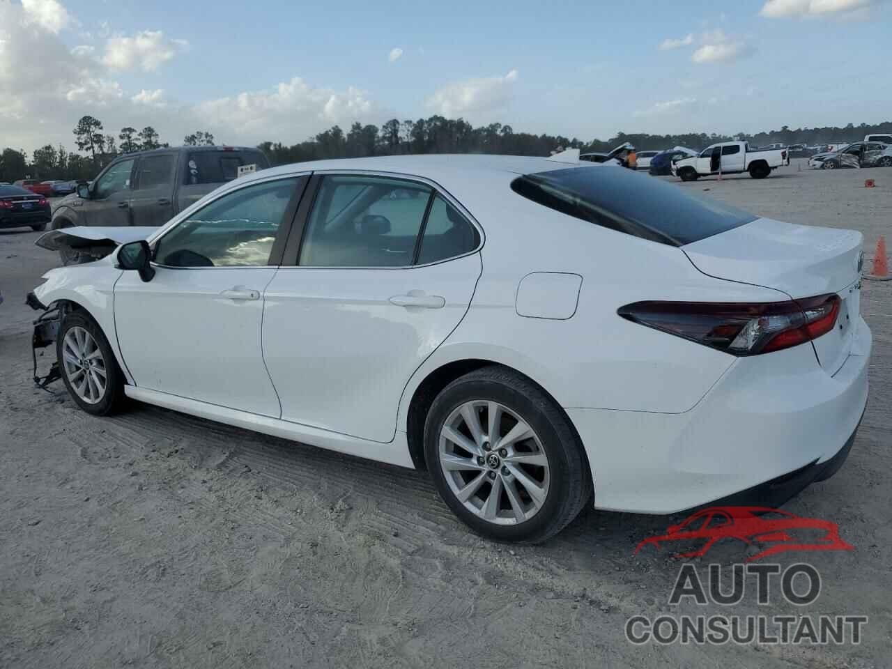TOYOTA CAMRY 2022 - 4T1C11AK4NU648744