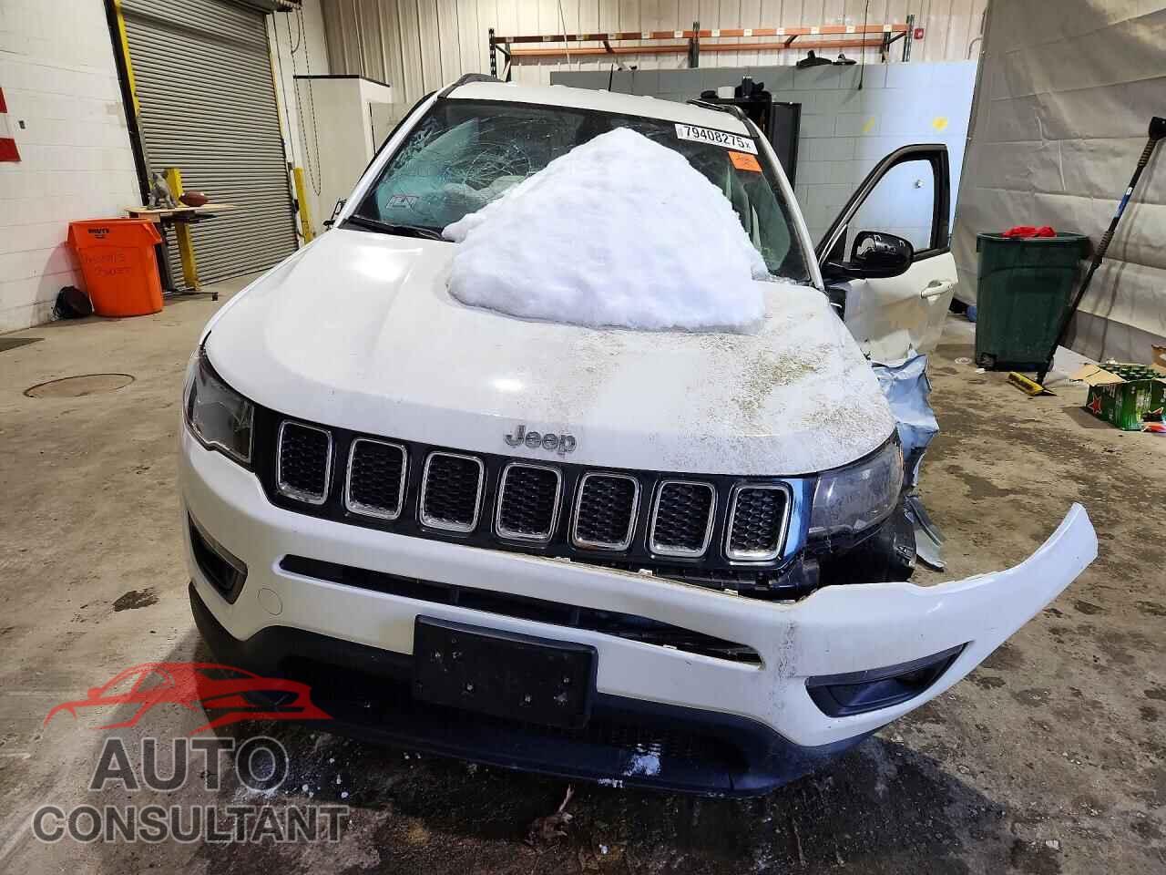 JEEP COMPASS 2018 - 3C4NJDBB2JT483018