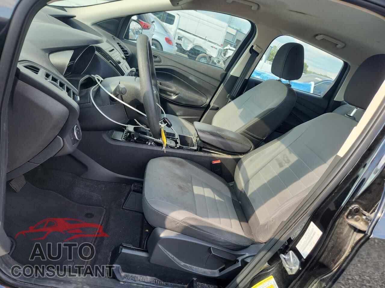 FORD ESCAPE 2017 - 1FMCU0F79HUD03025