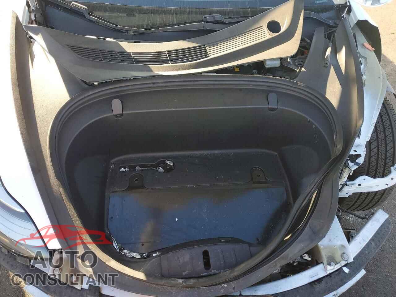 TESLA MODEL 3 2018 - 5YJ3E1EB8JF135471