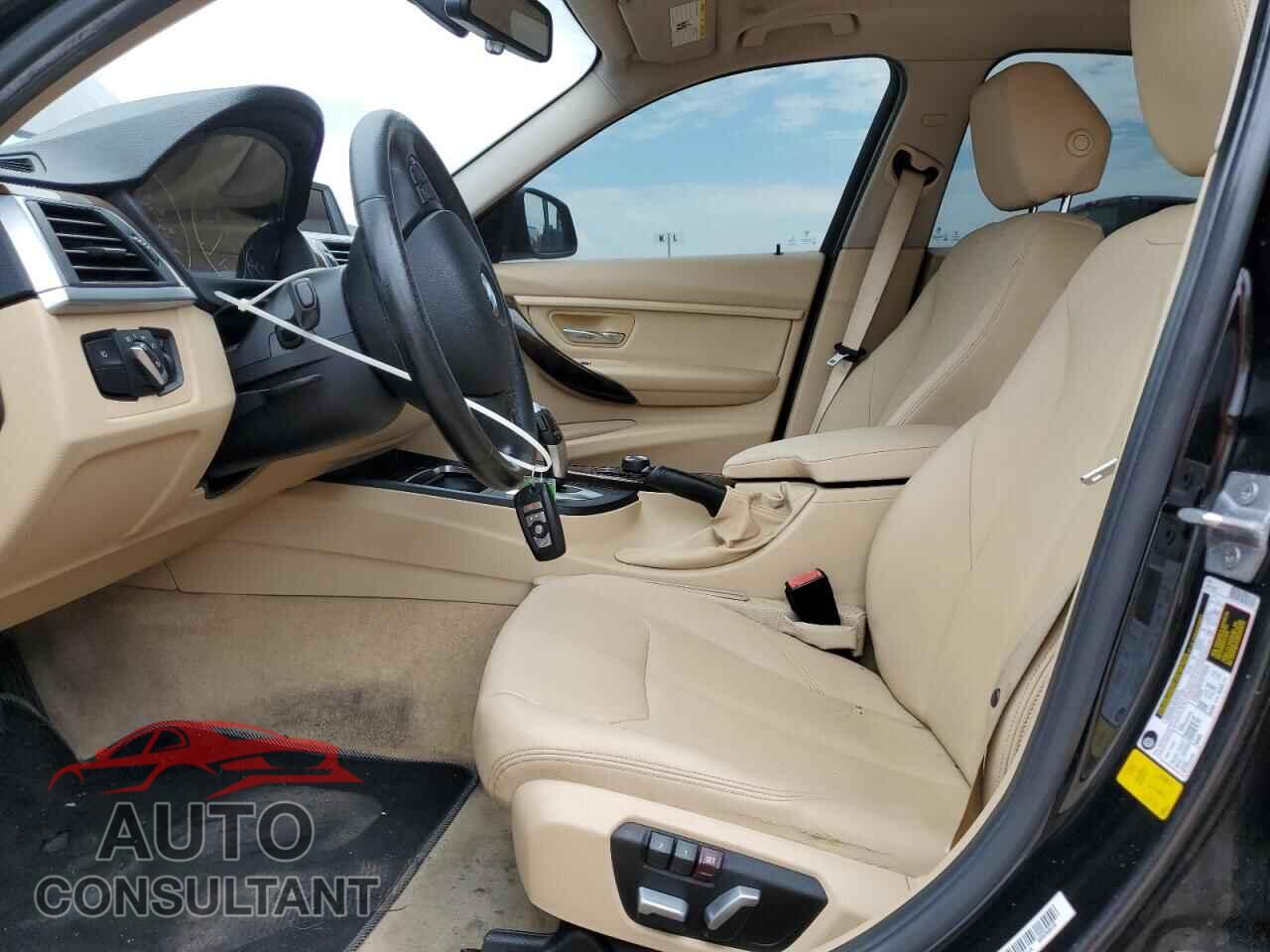 BMW 3 SERIES 2016 - WBA8E1G54GNU10158