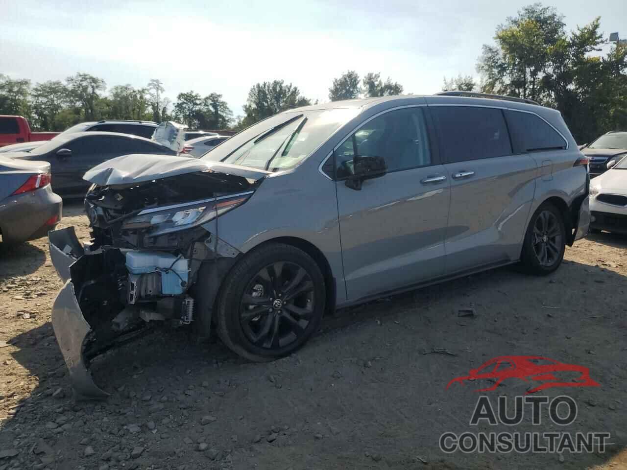 TOYOTA SIENNA 2023 - 5TDXRKEC6PS155470