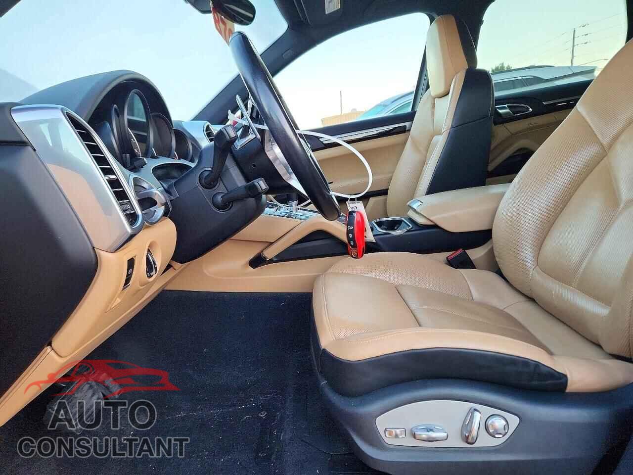 PORSCHE CAYENNE 2018 - WP1AA2A21JKA01921