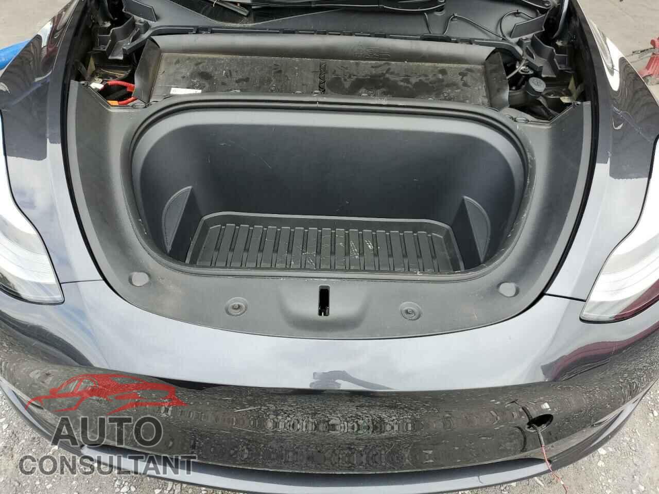 TESLA MODEL Y 2024 - 7SAYGAEE0RF990626
