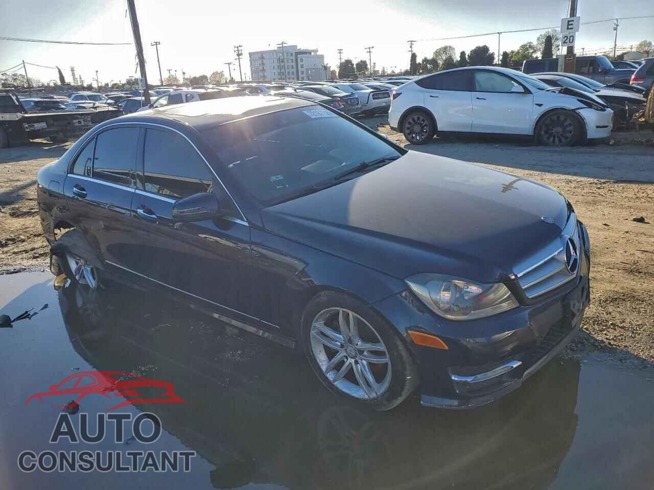 MERCEDES-BENZ C-CLASS 2013 - WDDGF4HB2DR247442