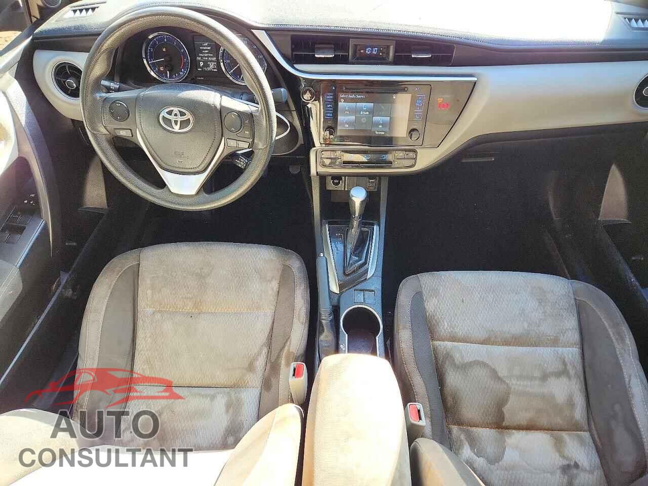 TOYOTA COROLLA 2018 - 5YFBURHE2JP752372