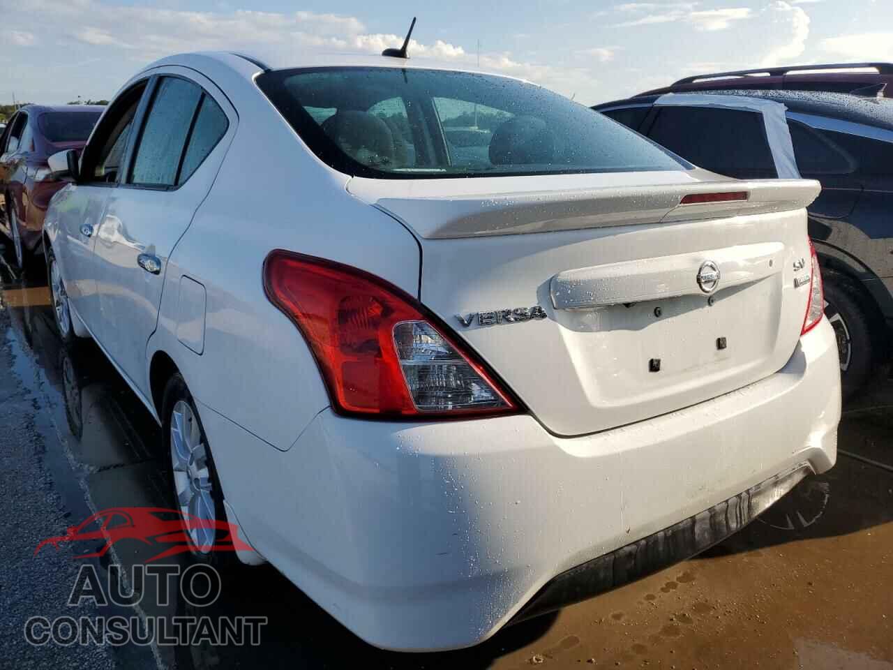 NISSAN VERSA 2019 - 3N1CN7AP3KL801856