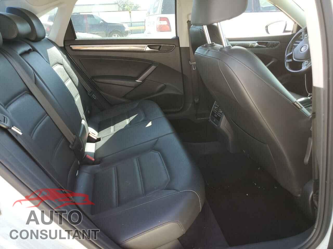 VOLKSWAGEN PASSAT 2018 - 1VWBA7A38JC009727
