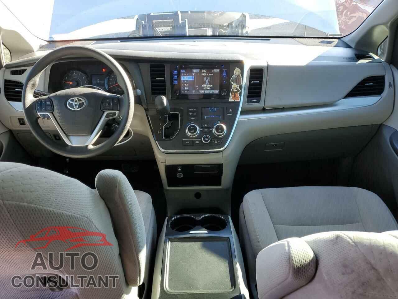 TOYOTA SIENNA 2017 - 5TDKZ3DC9HS777127