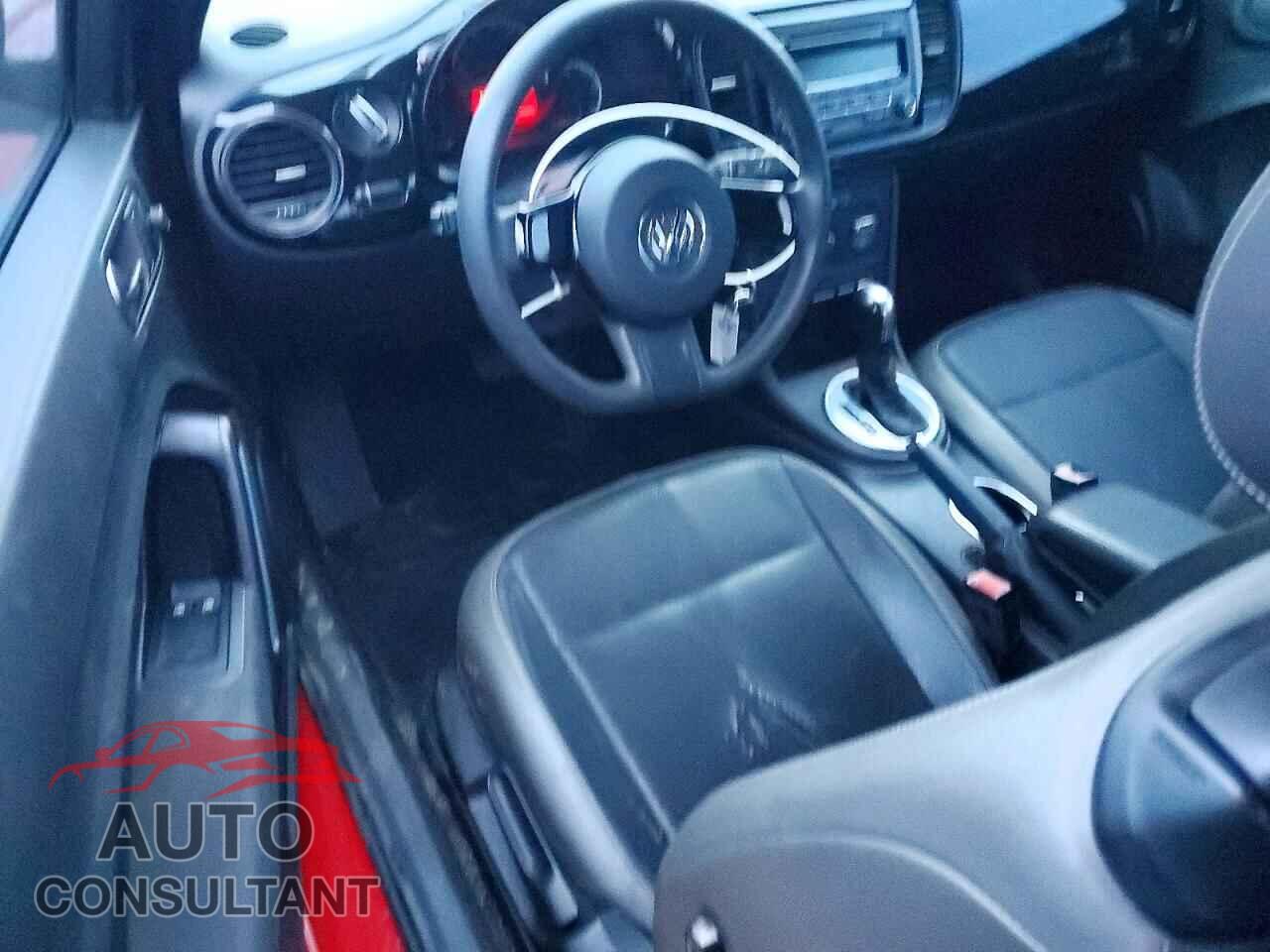VOLKSWAGEN BEETLE 2015 - 3VWF17AT1FM654792