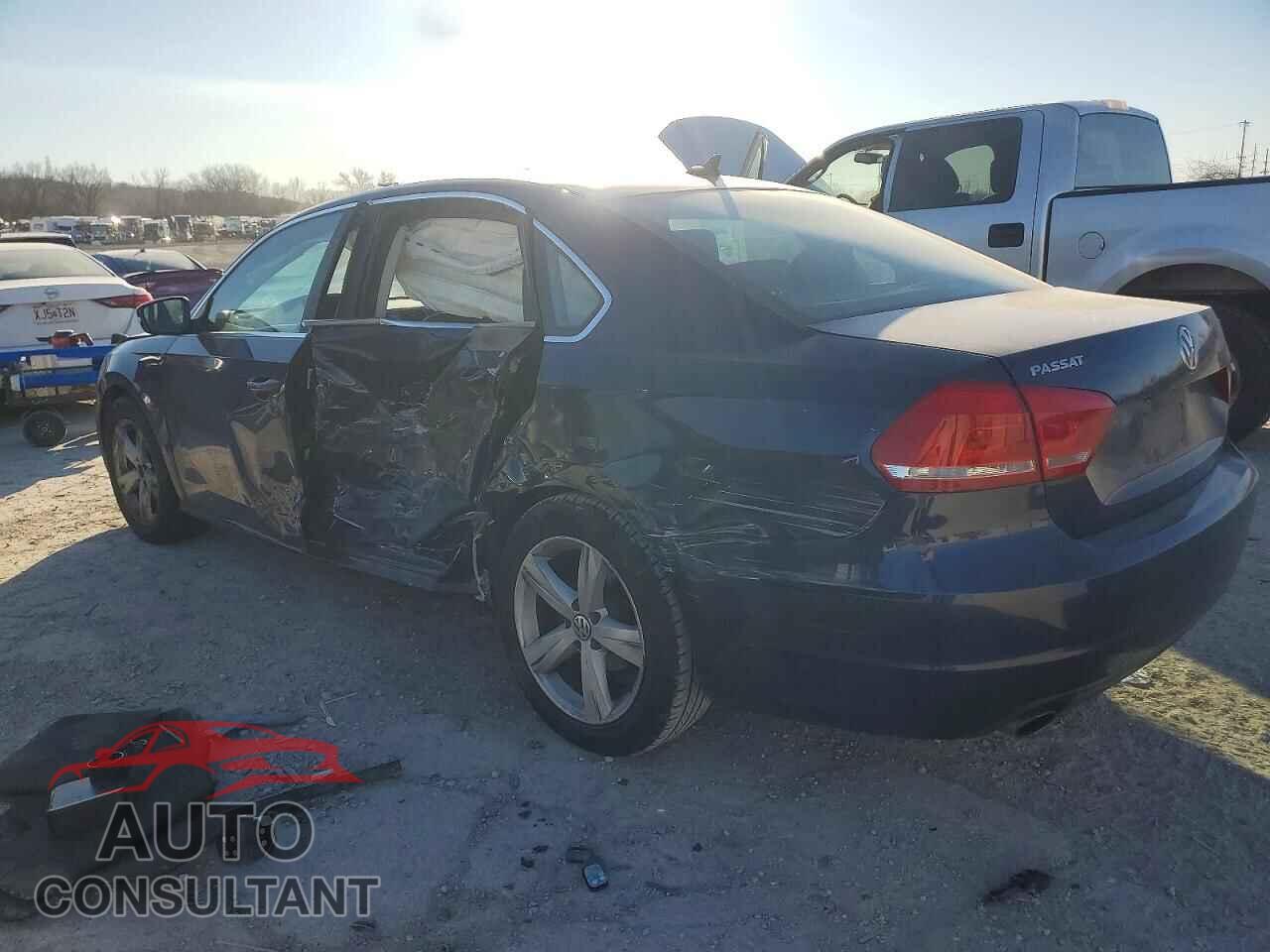 VOLKSWAGEN PASSAT 2013 - 1VWBP7A32DC110829