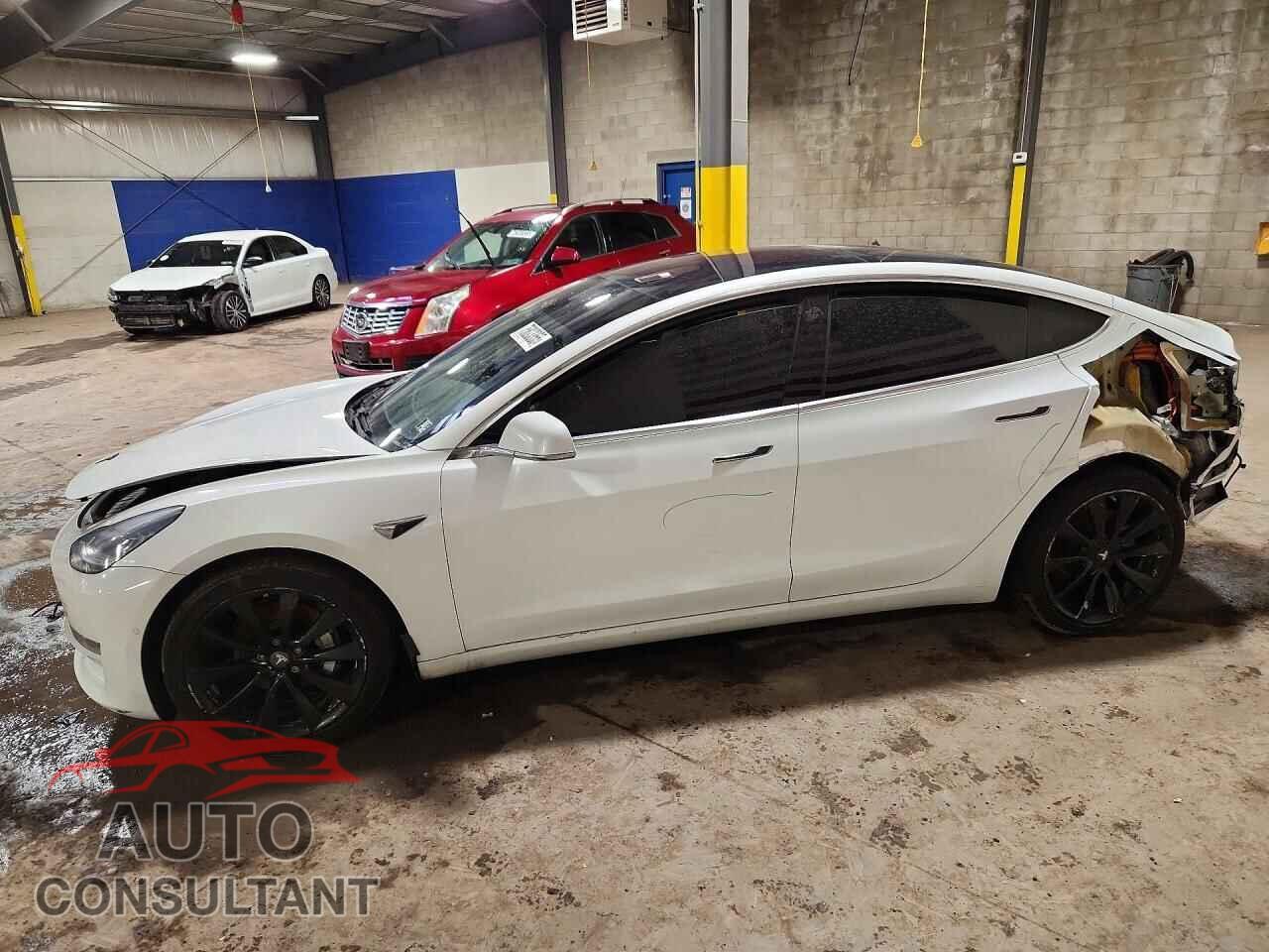 TESLA MODEL 3 2018 - 5YJ3E1EA5JF164885