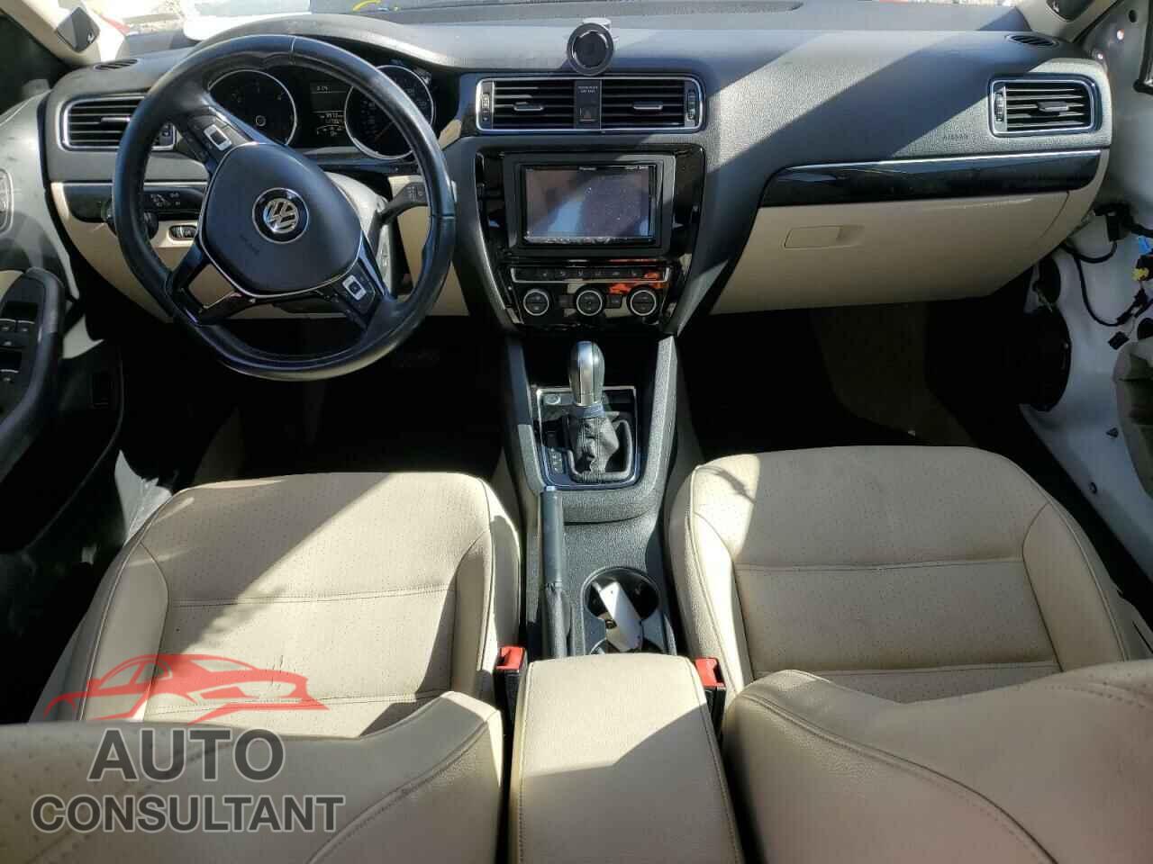 VOLKSWAGEN JETTA 2015 - 3VWLA7AJ2FM242527