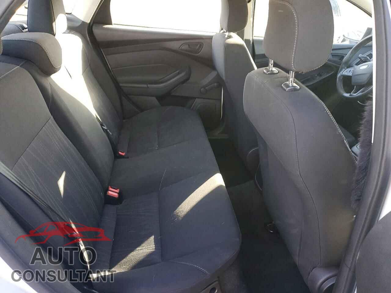 FORD FOCUS 2015 - 1FADP3E27FL335990