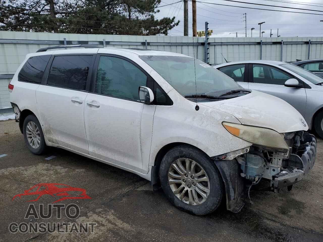 TOYOTA SIENNA 2013 - 5TDYK3DC8DS291501