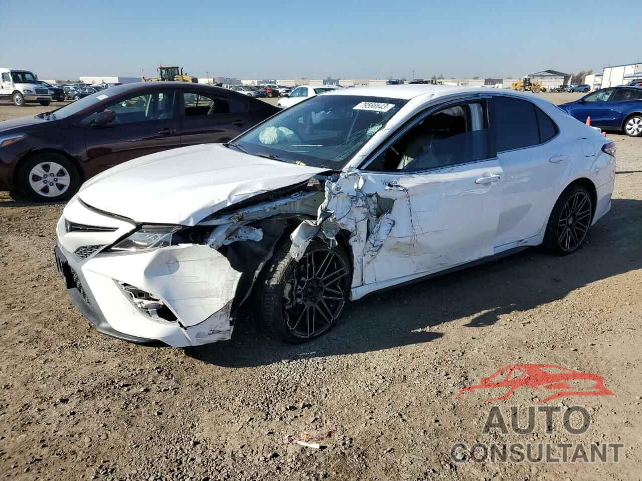 TOYOTA CAMRY 2018 - 4T1B11HK4JU602732