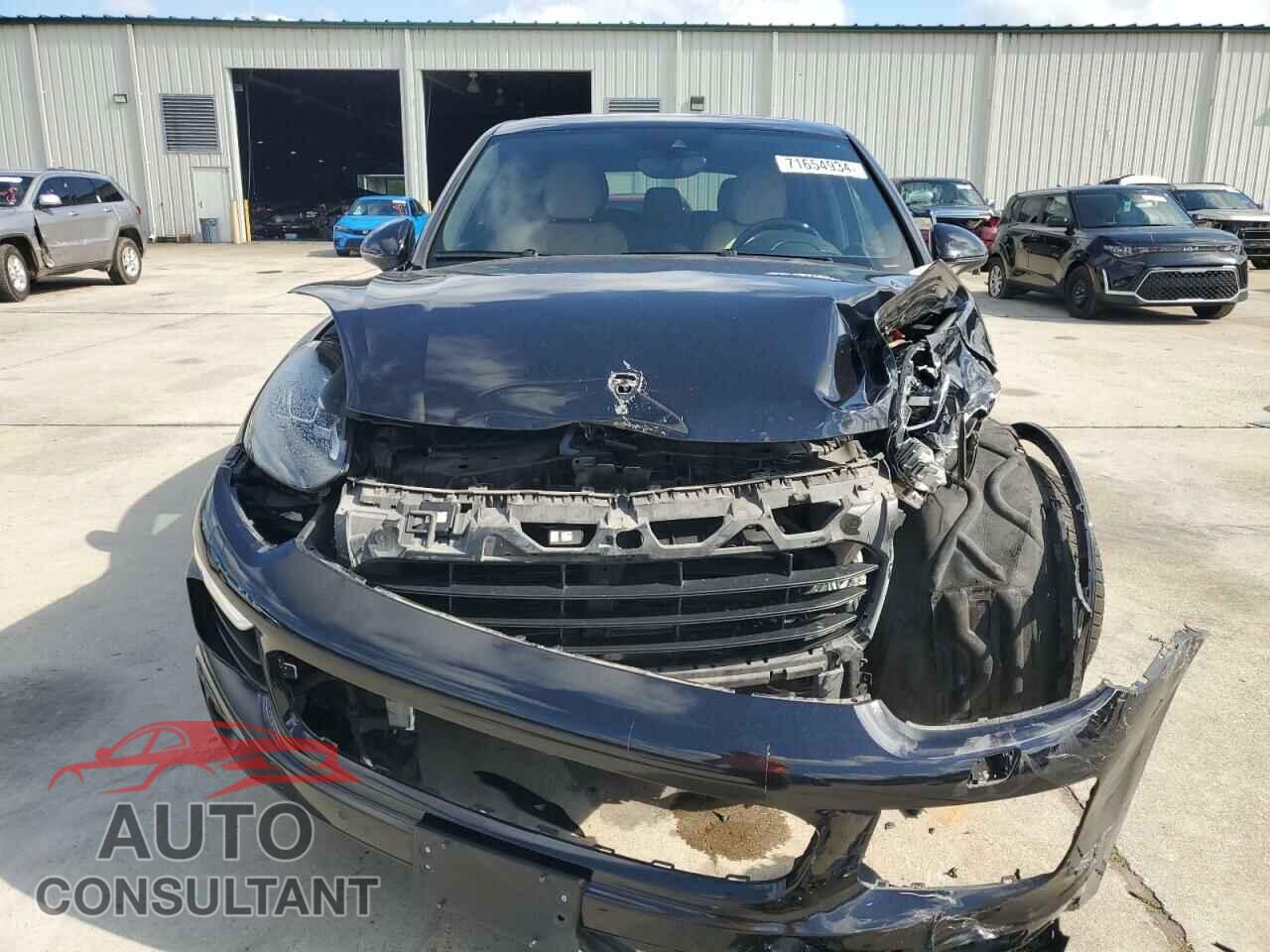 PORSCHE CAYENNE 2018 - WP1AA2A29JKA05716