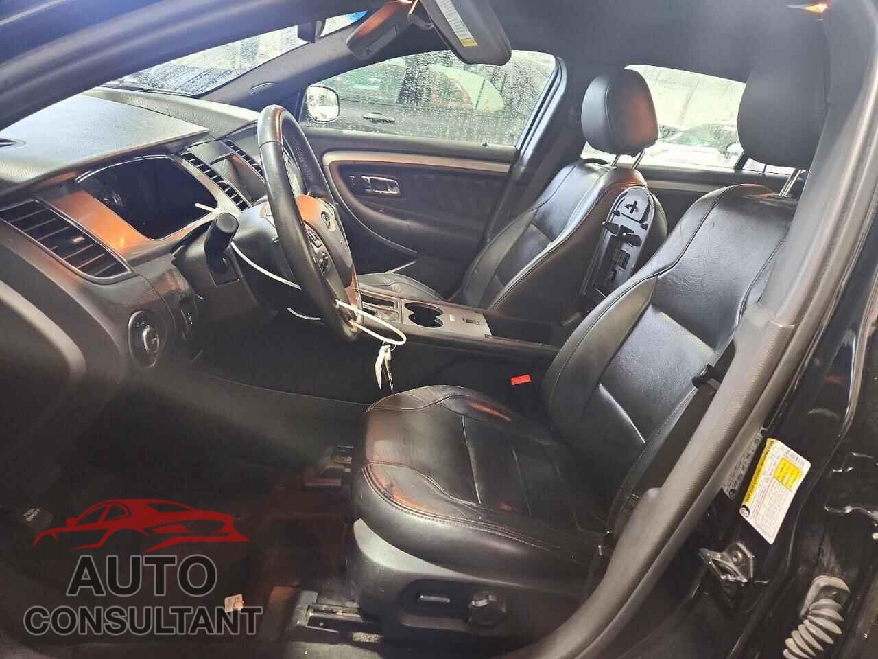 FORD TAURUS 2018 - 1FAHP2E85JG112140