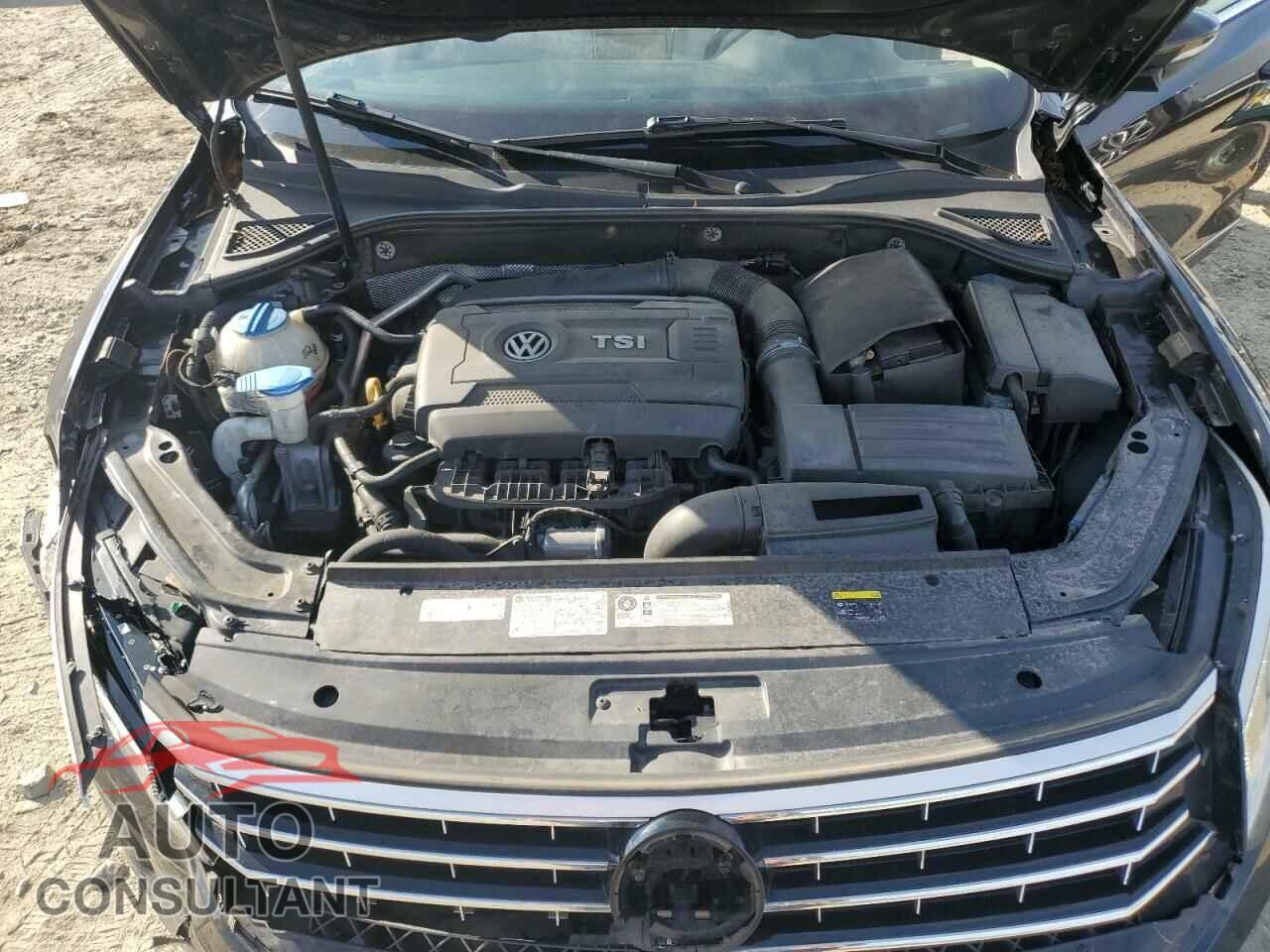 VOLKSWAGEN PASSAT 2017 - 1VWGT7A30HC057636