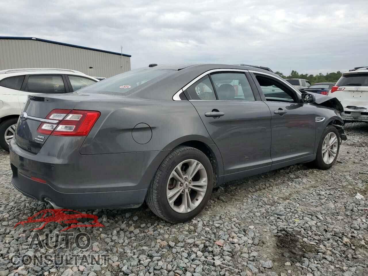 FORD TAURUS 2018 - 1FAHP2E86JG134194