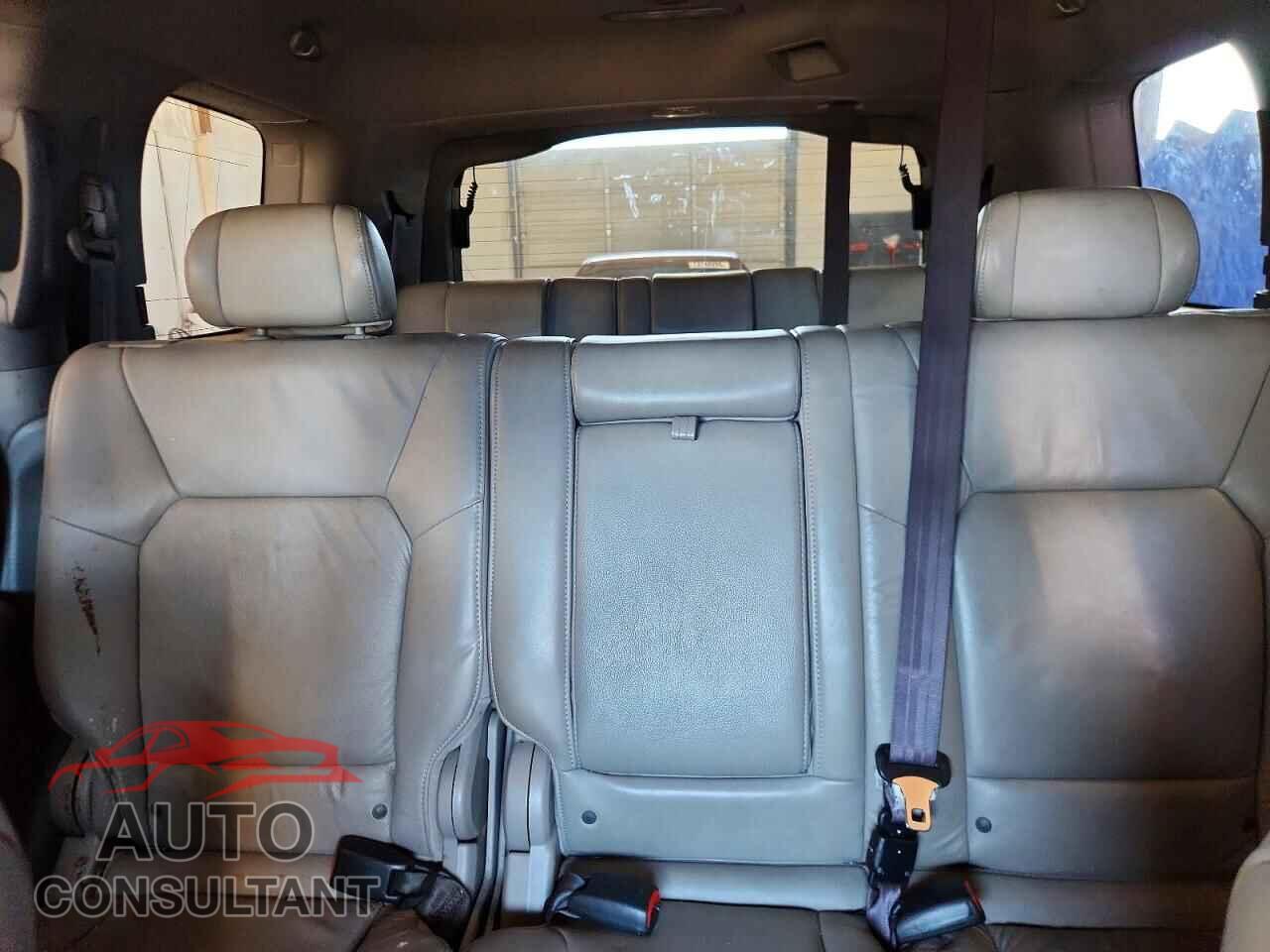 HONDA PILOT 2011 - 5FNYF4H58BB009588