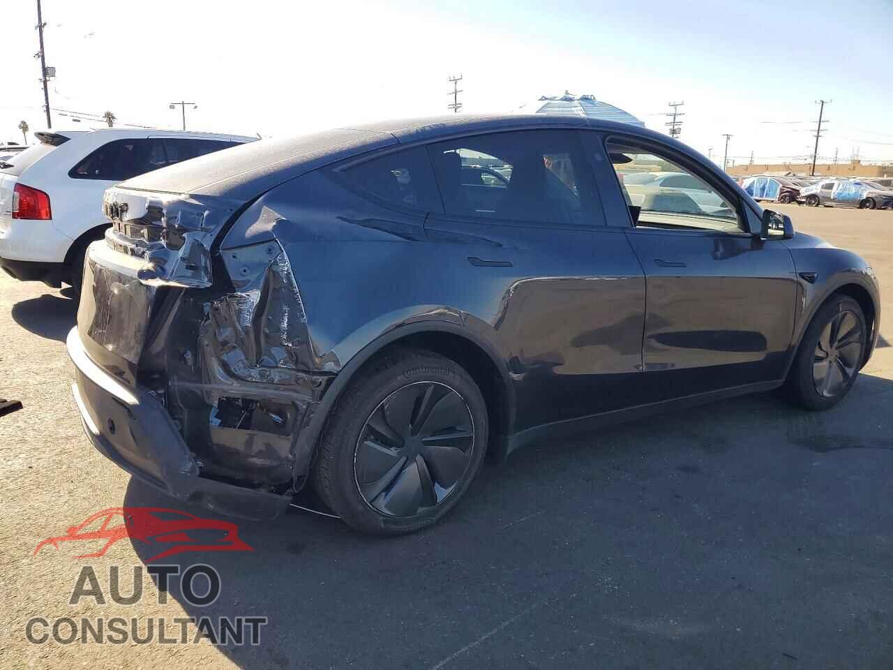 TESLA MODEL Y 2026 - 7SAYGDED9TF376058