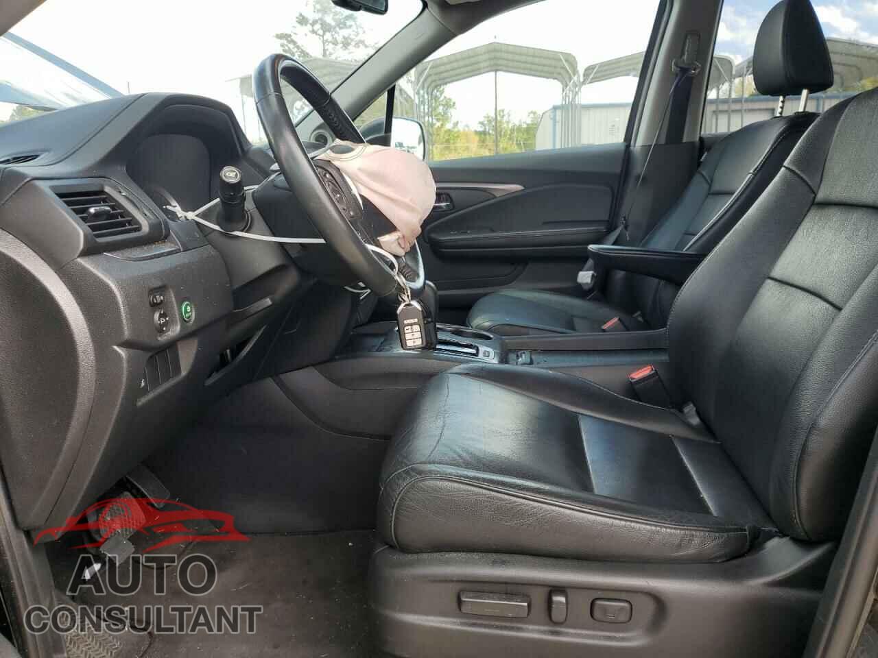 HONDA PILOT 2017 - 5FNYF5H52HB022755