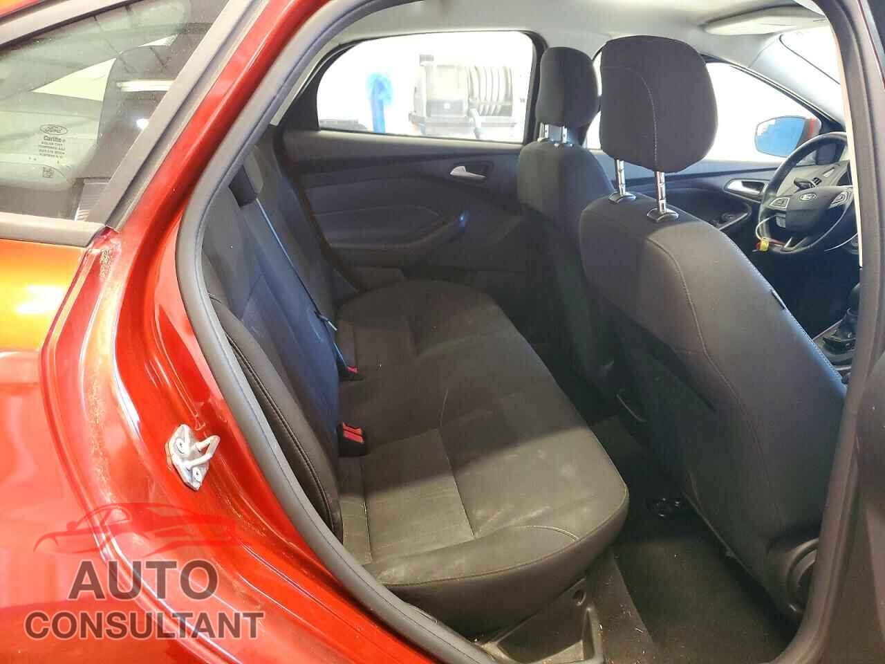 FORD FOCUS 2018 - 1FADP3FE1JL257773