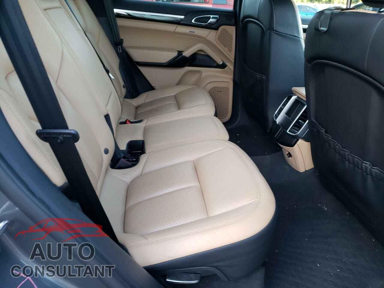 PORSCHE CAYENNE 2016 - WP1AF2A29GLA40146