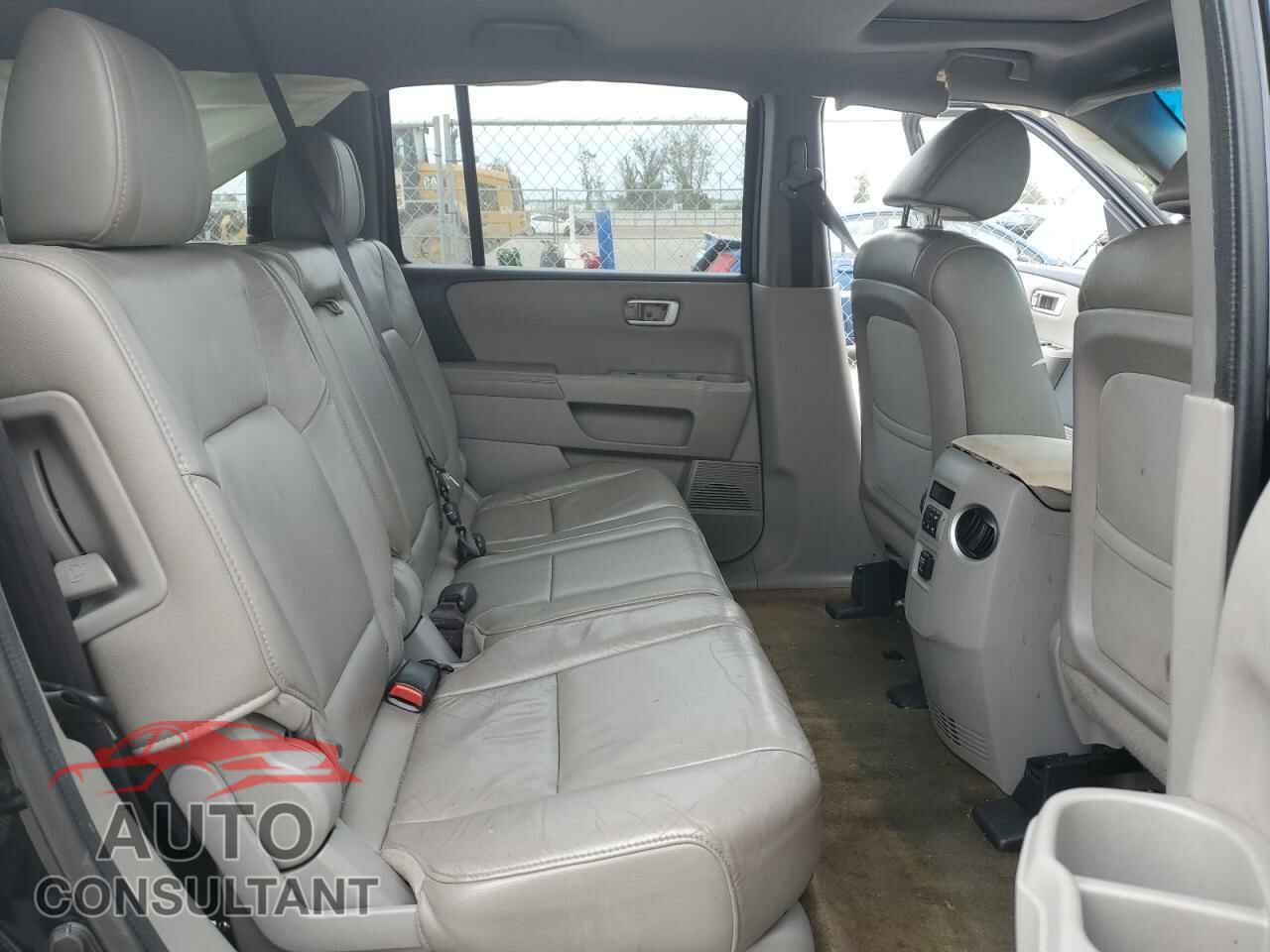 HONDA PILOT 2015 - 5FNYF3H53FB012057