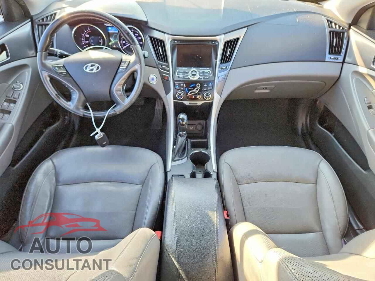 HYUNDAI SONATA 2011 - KMHEC4A48BA013898