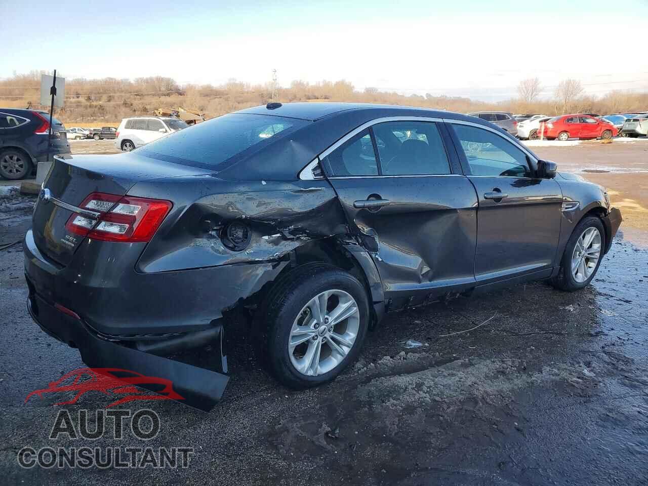 FORD TAURUS 2018 - 1FAHP2E83JG123038