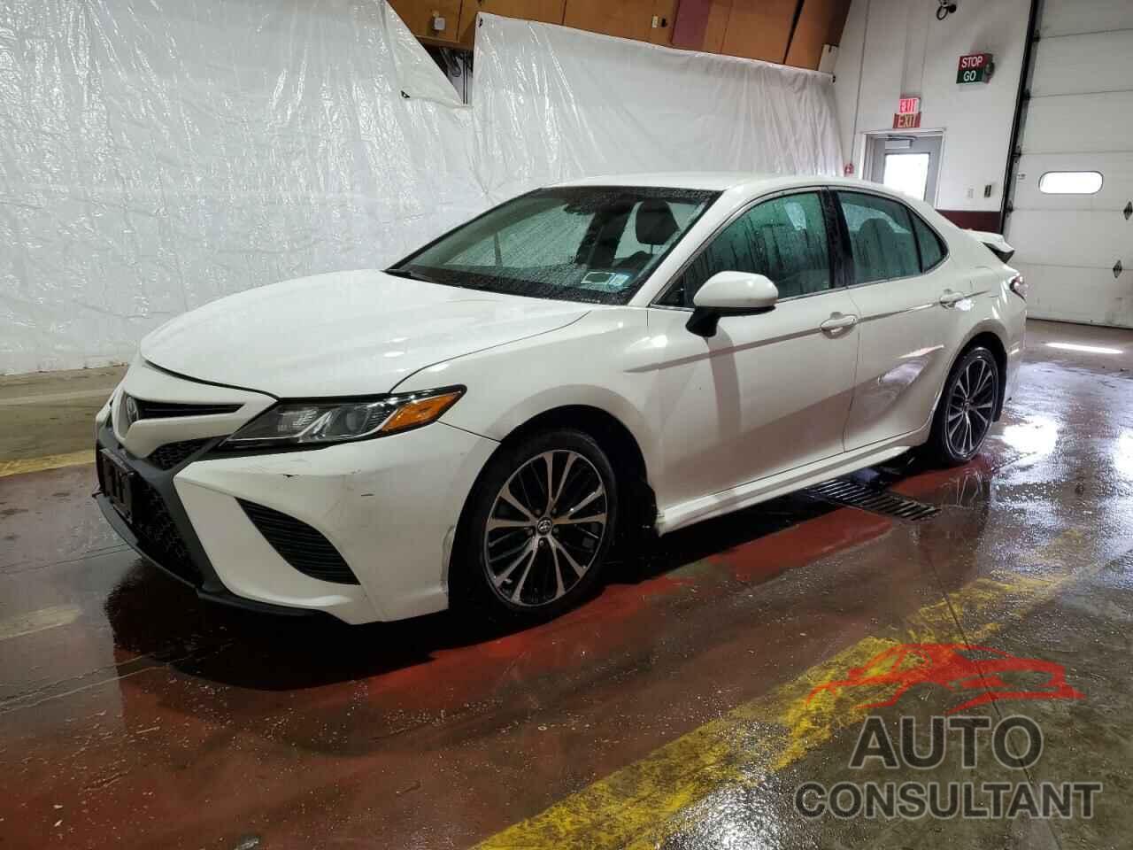 TOYOTA CAMRY 2018 - 4T1B11HK3JU098366