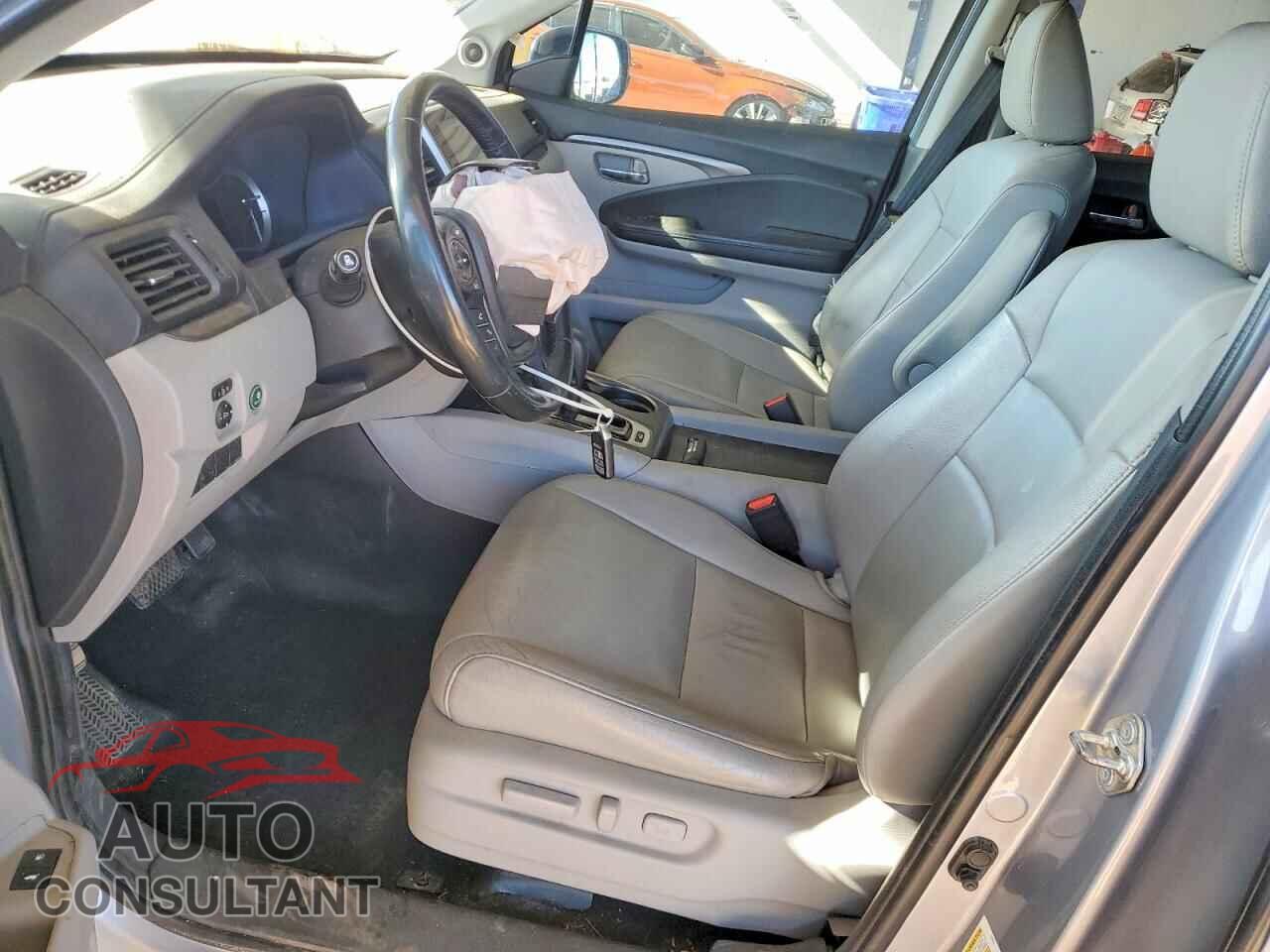 HONDA PILOT 2018 - 5FNYF6H50JB010891