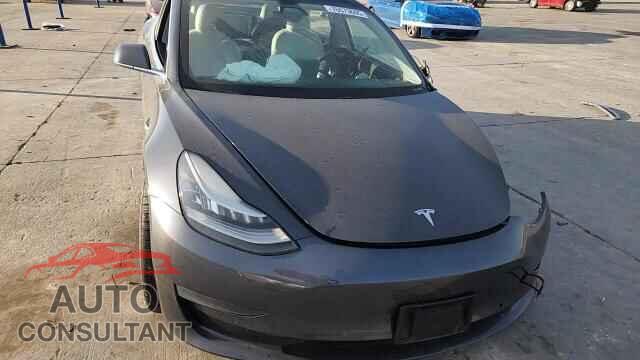 TESLA MODEL 3 2018 - 5YJ3E1EB0JF080997