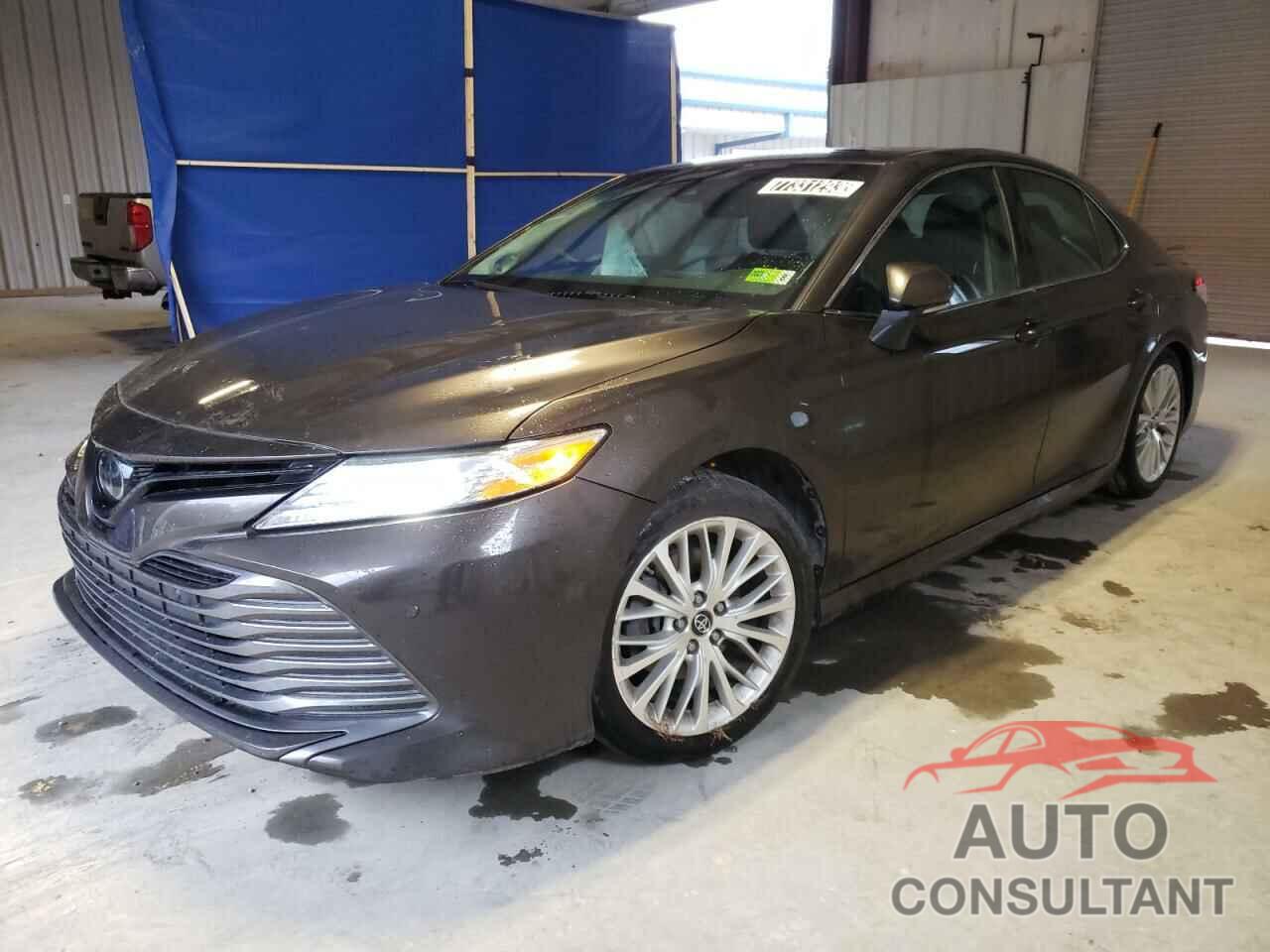 TOYOTA CAMRY 2018 - 4T1B11HK5JU063571
