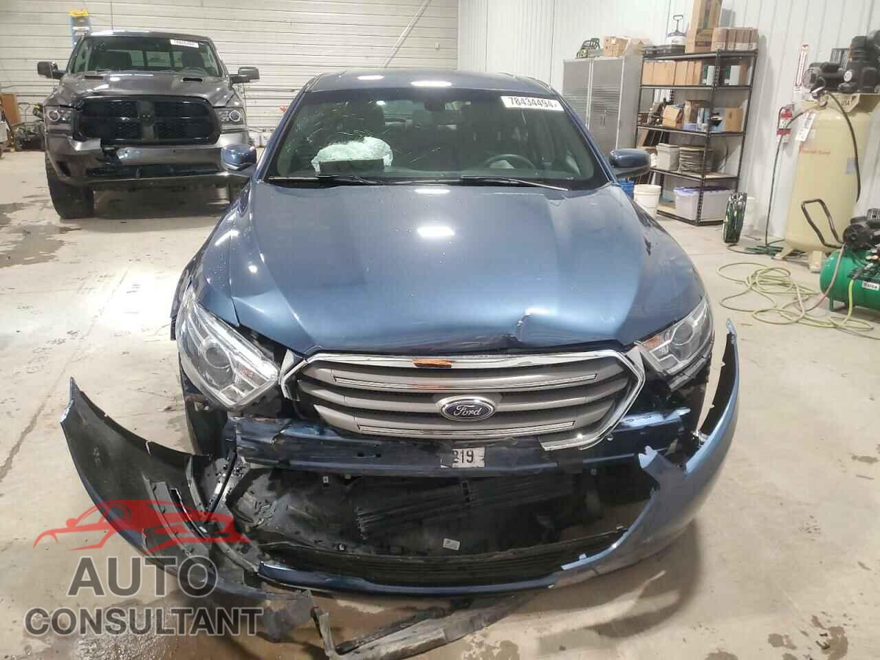 FORD TAURUS 2018 - 1FAHP2E88JG114111