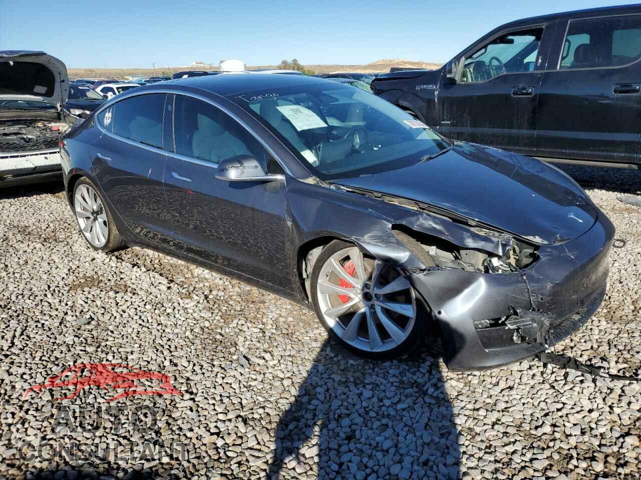 TESLA MODEL 3 2019 - 5YJ3E1EB3KF447652