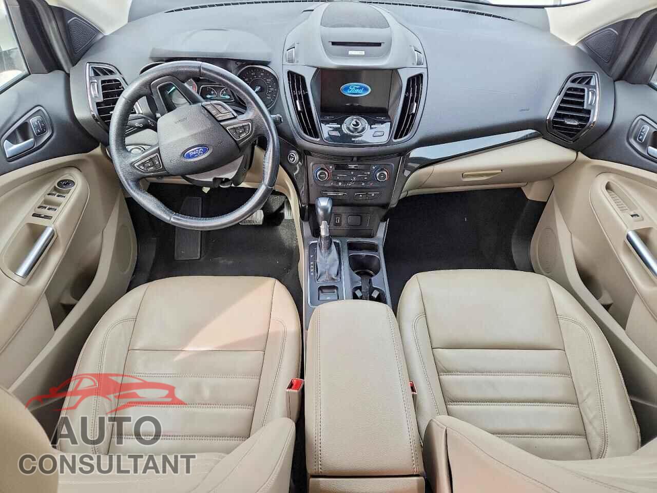 FORD ESCAPE 2017 - 1FMCU0JD3HUD04491