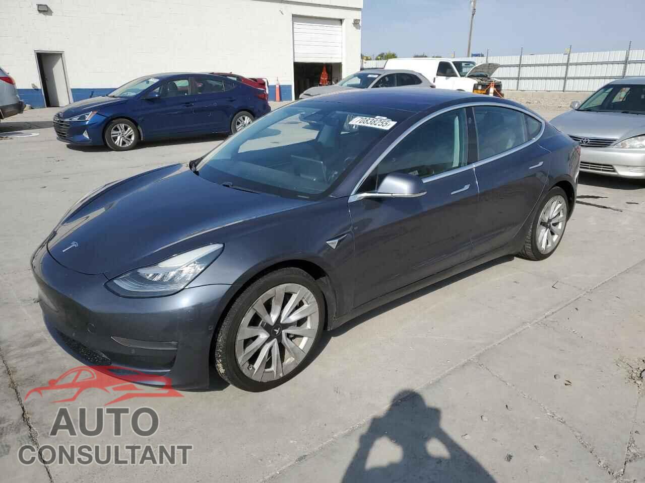 TESLA MODEL 3 2018 - 5YJ3E1EB6JF185205