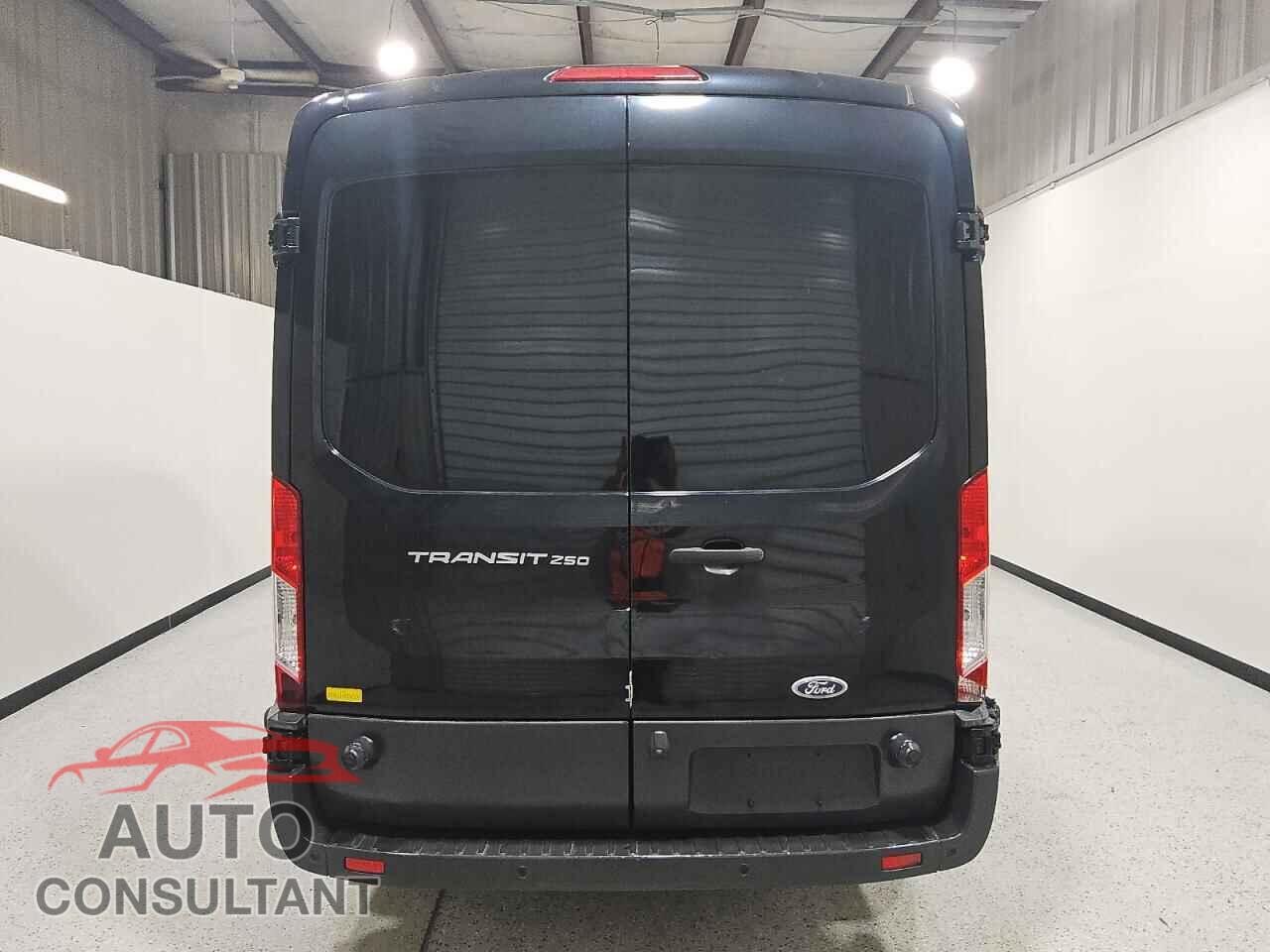 FORD TRANSIT 2017 - 1FTYR2CM1HKB01907